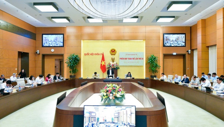 Ủy ban Kinh tế tổ chức phiên họp toàn thể lần thứ 20 thẩm tra chủ trương đầu tư Dự án đường sắt tốc độ cao trên trục Bắc - Nam. Ảnh: Quốc hội