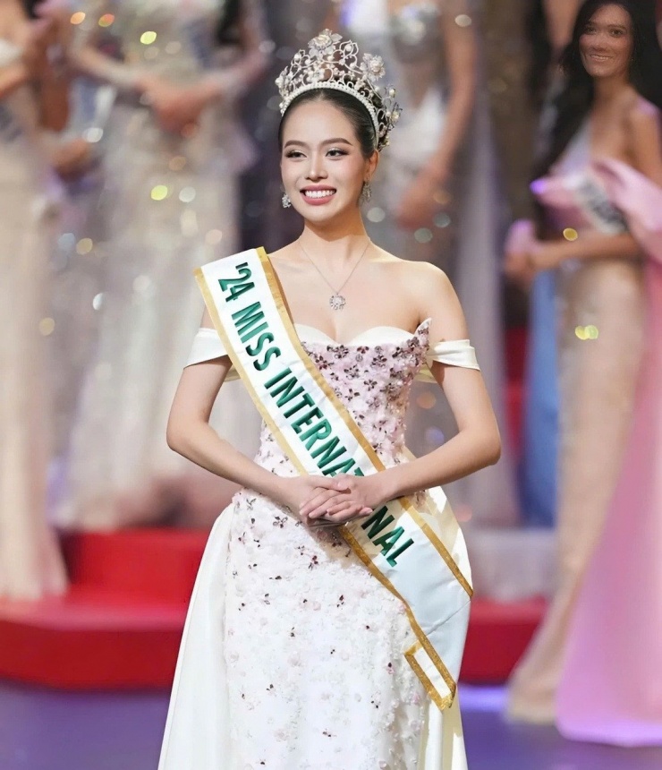 Tối 12/11, đại diện Việt Nam - Huỳnh Thị Thanh Thủy đăng quang&nbsp;Miss International&nbsp;(Hoa hậu Quốc tế) 2024 trong đêm chung kết diễn ra ở Tokyo, Nhật Bản.