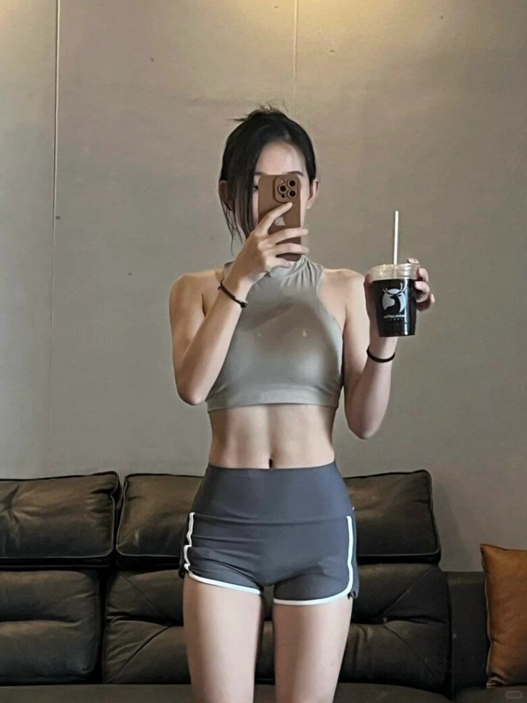 Lượng nước nạp vào trong ngày  thực sự có thể giúp tăng cảm giác no, từ đó giảm cảm giác thèm ăn.