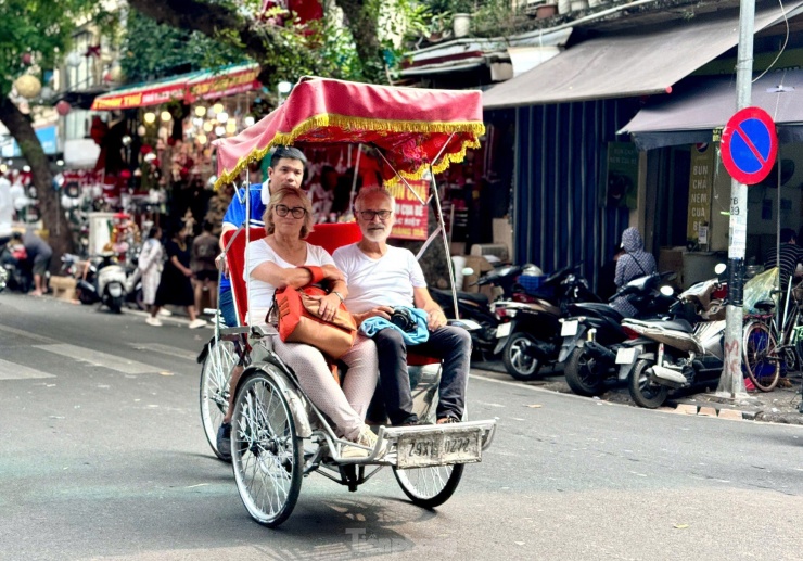 Trời nắng đẹp, 'nàng thơ' check-in Giáng sinh sớm lung linh sắc màu - 20