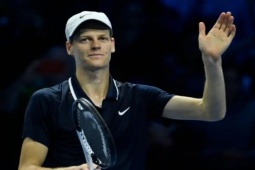 Sinner ca ngợi Fritz trong ngày số 1 thế giới cân bằng kỷ lục Federer và Djokovic