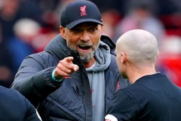 Góc khuất vụ trọng tài chửi Liverpool: Klopp bị "vua áo đen" ghét nhất ở Anh