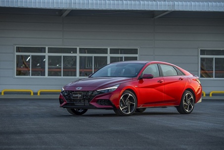 Giá xe Hyundai Elantra rẻ nhất 579 triệu, giảm 50% lệ phí trước bạ