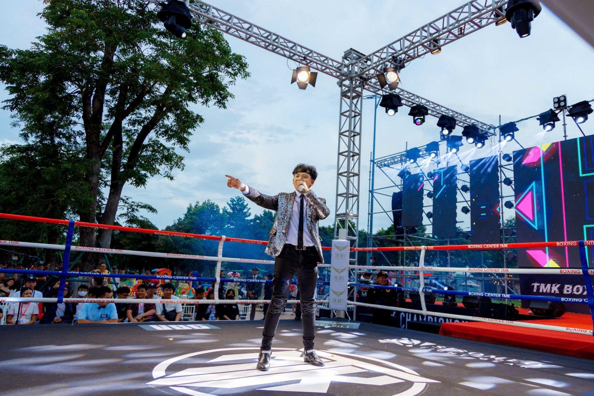 Ca sĩ khách mời cho giải đấu TMK Boxing ngoài trời đầu tiên tại Việt Nam được tổ chức tại Bình Thuận cùng với Huỳnh James & Pjnboy