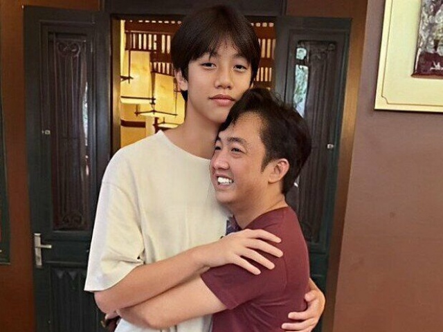Cường Đôla lọt thỏm khi ôm Subeo
