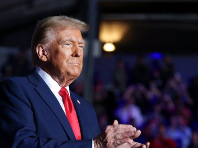 Ông Donald Trump lại gặp thách thức mới