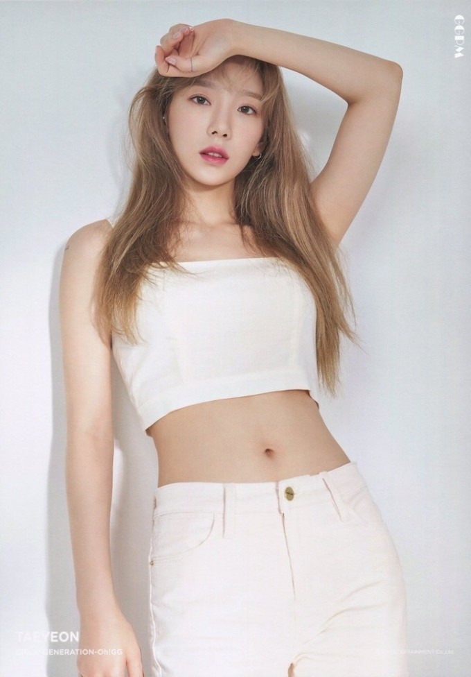 Ở tuổi 35, Taeyeon vẫn duy trì được làn da mịn màng như da em bé và vòng eo săn chắc, không chút mỡ thừa.