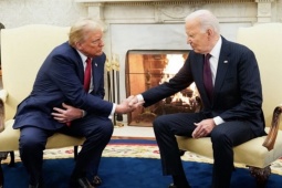 Tổng thống Biden nói "chào mừng trở về" khi tiếp ông Trump tại Nhà Trắng