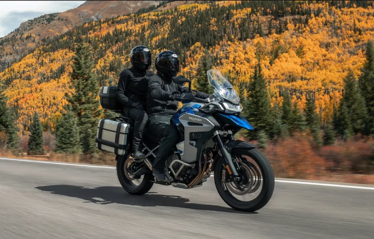 5. Triumph Tiger 1200 GT Explorer là mẫu xe phượt mạnh mẽ này tập trung vào sự thoải mái và linh hoạt. Hệ thống treo bán chủ động Showa, radar chống điểm mù, kiểm soát hành trình và nhiều tính năng hiện đại khác. Động cơ 1.160cc cho công suất tối đa 148 mã lực tại 9.000 vòng/phút.