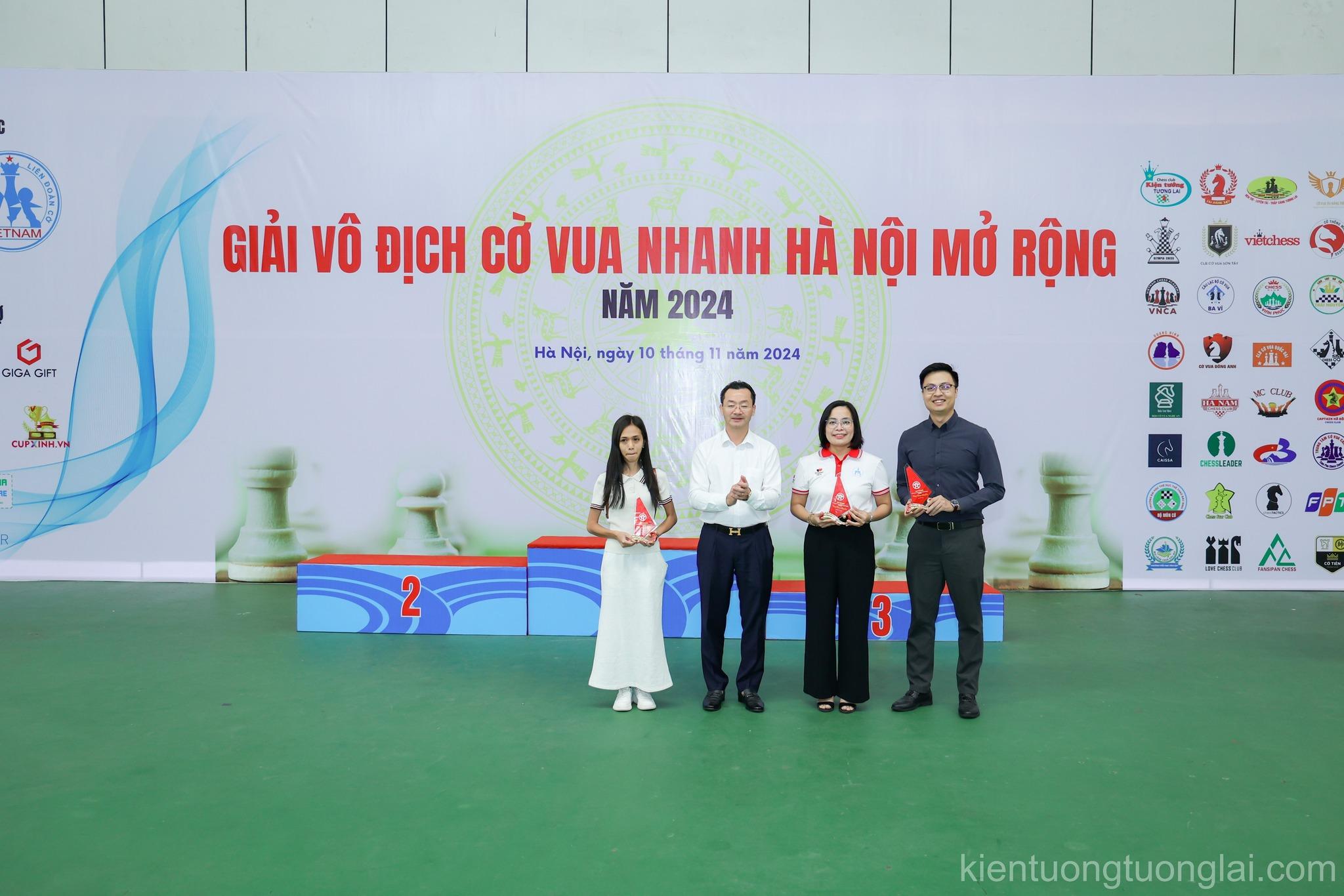 Đại diện các đơn vị tài trợ Giải Vô địch Cờ Vua nhanh Hà Nội mở rộng