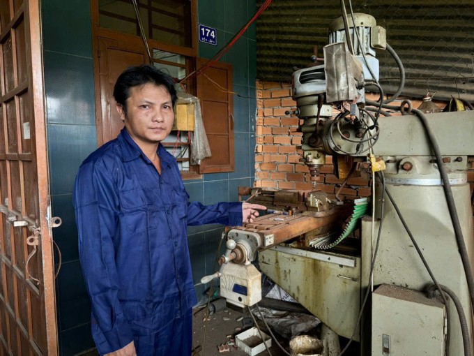 Lềnh Chi Và bên máy cơ khí, nơi chế tạo súng trái phép. Ảnh: Yên Khánh