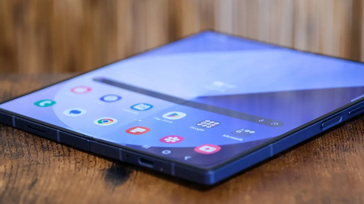 Apple needs an answer to Samsung's Galaxy Z Fold.