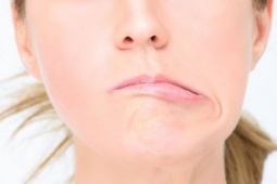 Sức khỏe đời sống - Người phụ nữ bị liệt mặt vì thói quen phổ biến nhiều người mắc phải