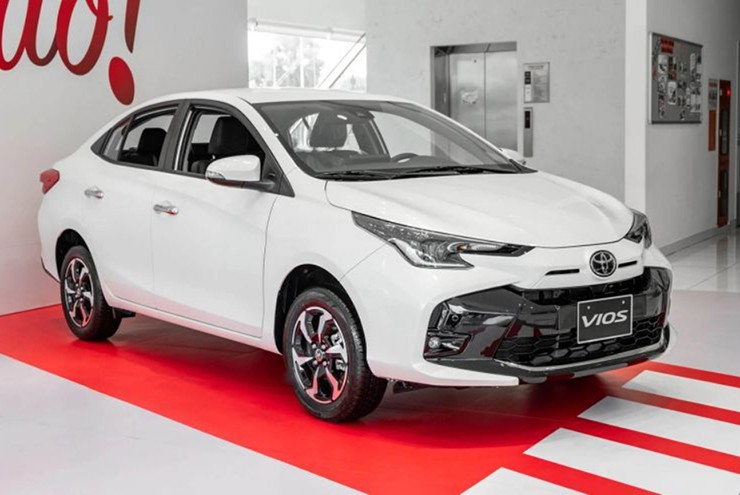 Kiểu dáng Honda City RS, Hyundai Accent và Toyota Vios.