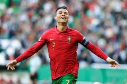 Kinh doanh - Cristiano Ronaldo: Khối tài sản khổng lồ và cách “xài” tiền gây chú ý