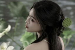 2 ái nữ nhà Quyền Linh đều đã cao vượt 1m7, sở hữu mái tóc làm nhiều người trầm trồ thừa hưởng từ bố mẹ