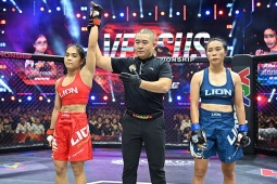 Thể thao - &quot;Cô giáo mầm non” Lò Thị Phung thắng áp đảo ở MMA Việt, trận Ngọc Lượng có sự cố hy hữu