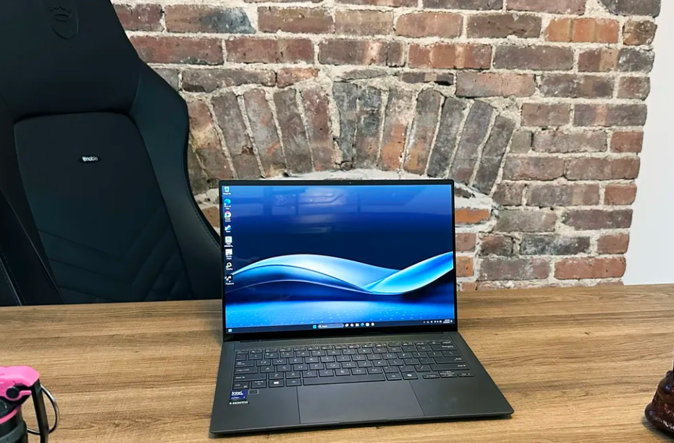 Asus Zenbook S 14 (UX5406).