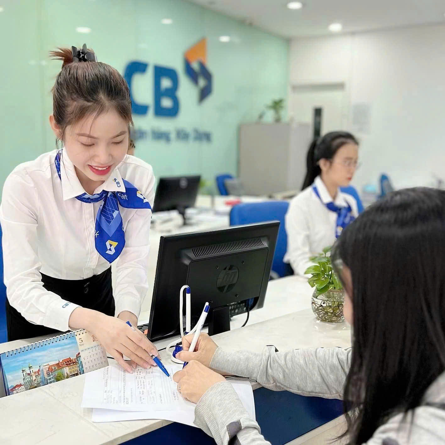 Ngân hàng Xây dựng (CB): Hàng ngàn quà tặng – Sôi nổi mùa lễ hội - 2