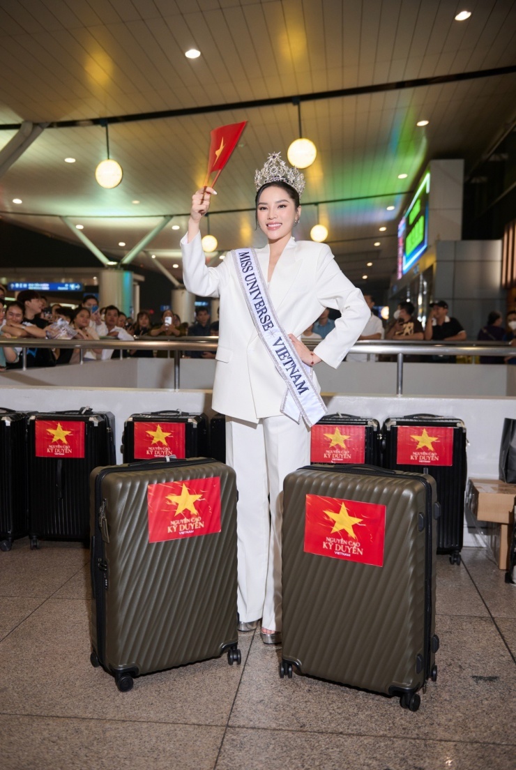 20 ngày thi Miss Universe ồn ào của Kỳ Duyên - 1