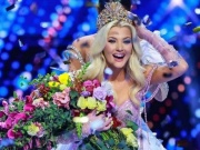 Thời trang - Nhan sắc người đẹp Đan Mạch đăng quang Miss Universe 2024: Gương mặt búp bê, tóc bạch kim óng ả