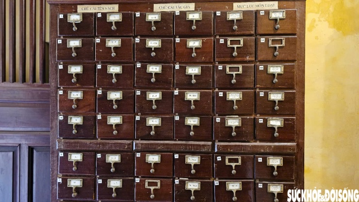 Lầu Tàng Thơ hiện đang lưu trữ tư liệu thành văn, tư liệu video và tư liệu hình ảnh.