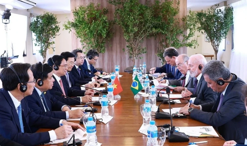 Thủ tướng Phạm Minh Chính hội kiến Tổng thống Brazil Luiz Inácio Lula da Silva. (Ảnh: TTXVN)