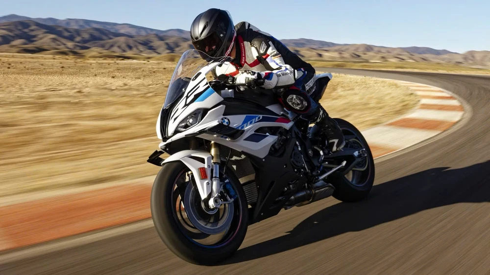 BMW S 1000 RR là chiếc xe máy thể thao có công suất lớn nhất trong danh sách. Ảnh: BMW.