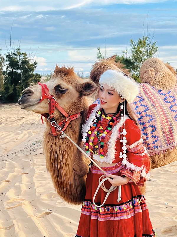 Nhưng với niềm đam mê và sự kiên trì, chỉ trong một thời gian ngắn, cô nàng GenZ đã thành thạo 3 ngôn ngữ là tiếng Việt, tiếng Anh, tiếng Thái