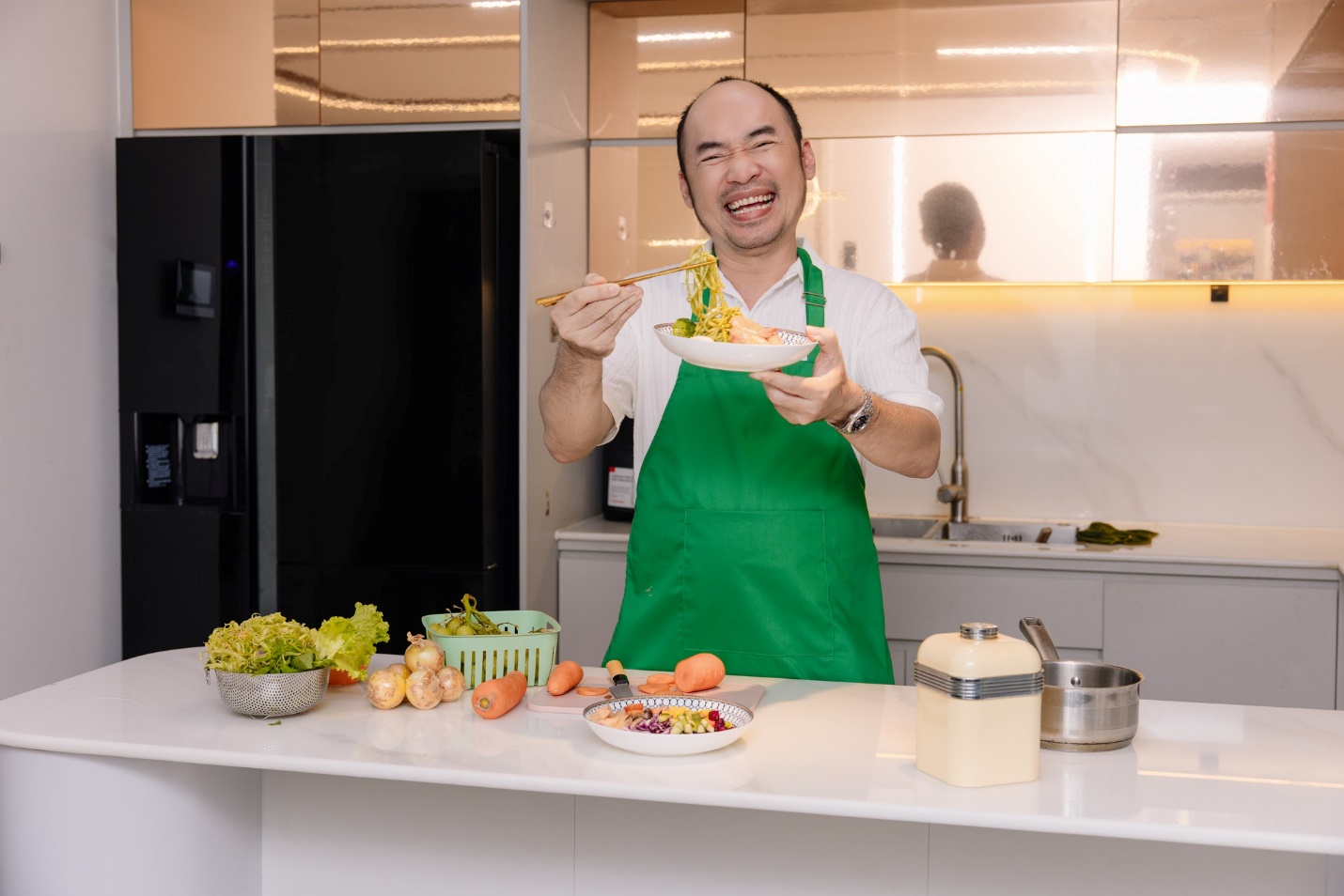 Lựa chọn ăn sạch là cách diễn viên Tiến Luật “khoe” khỏe với khán giả.