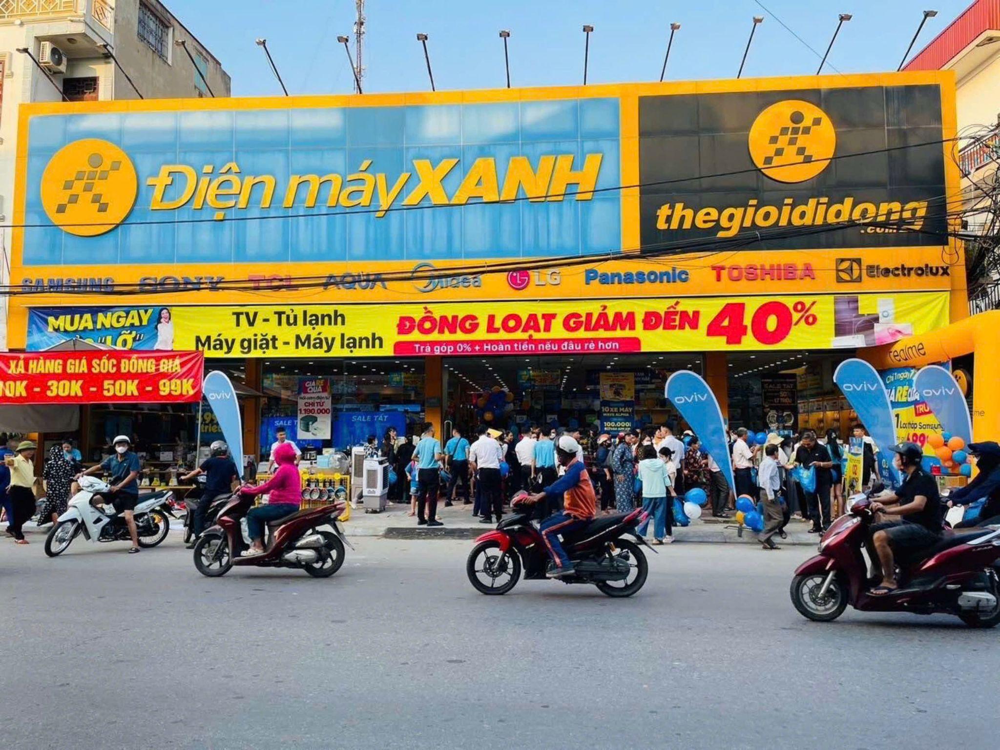 Với doanh số ấn tượng đạt được trong năm nay, Thế Giới Di Động và Điện máy Xanh muốn chia sẻ niềm vui này cùng khách hàng bằng những ưu đãi hấp dẫn, thiết thực.