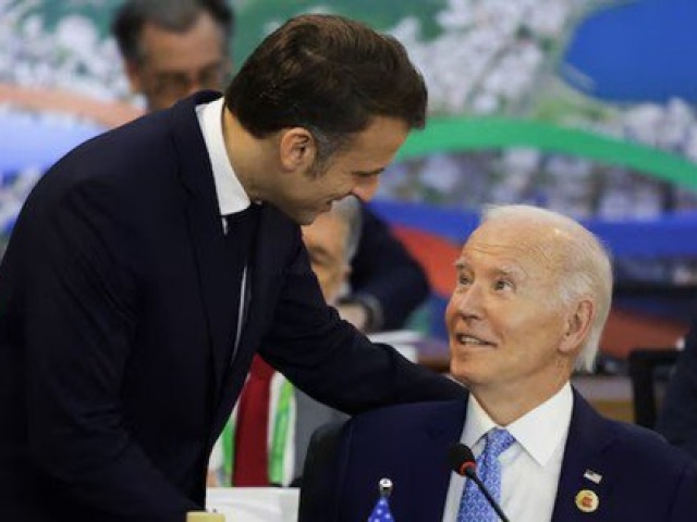 Tổng thống Pháp khen Mỹ ‘quyết định đúng đắn với Ukraine’