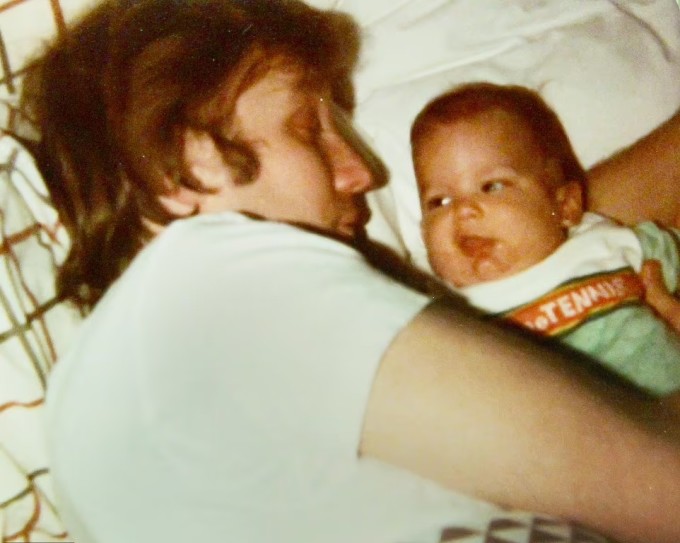 Ở bên con, ông Trump khác hẳn vẻ cứng
rắn, quyết đoán của một doanh nhân, chính trị gia đầy tham vọng như
lúc xuất hiện trước công chúng.