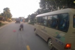 Tài xế trần tình vụ bé gái 5 tuổi tử vong khi vừa xuống xe đưa đón