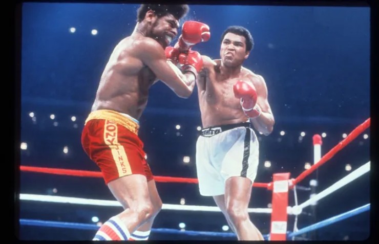 Ali (right) and Spinks (left) got 2 billion views in 1978