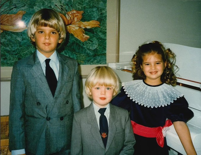 Ba con của ông Trump với vợ đầu gồm
Don Jr, Eric và Ivanka thời nhỏ.