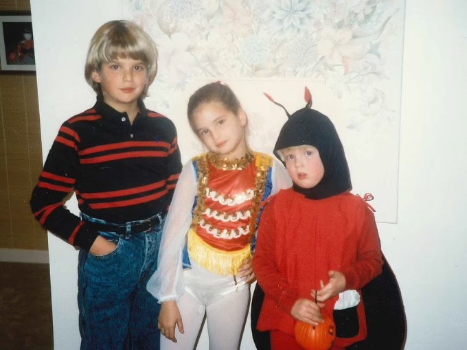 Don Jr, Ivanka và Eric lớn lên trong
một gia đình tràn đầy tình yêu thương, nơi những ngày lễ và dịp kỷ
niệm luôn là sự kiện đáng nhớ.