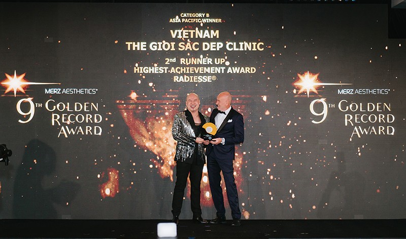 Bác sĩ Hoàng Thiên Minh Trị - Giám đốc chuyên môn của Thế Giới Sắc Đẹp nhận vinh danh "2ND Runner Up - Highest Achievement Award Radiesse" tại Golden Record Award 2024