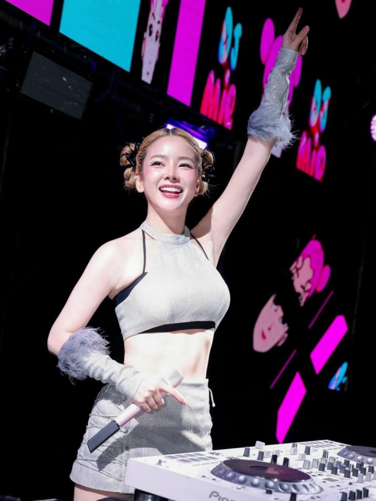 DJ Mie nàng “gái ngoan” của showbiz Việt, vóc dáng gợi cảm nhưng nói không với ăn mặc hở hang - 5