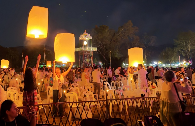 Khách Việt trải nghiệm thả đèn trời ở Chiang Mai - 7