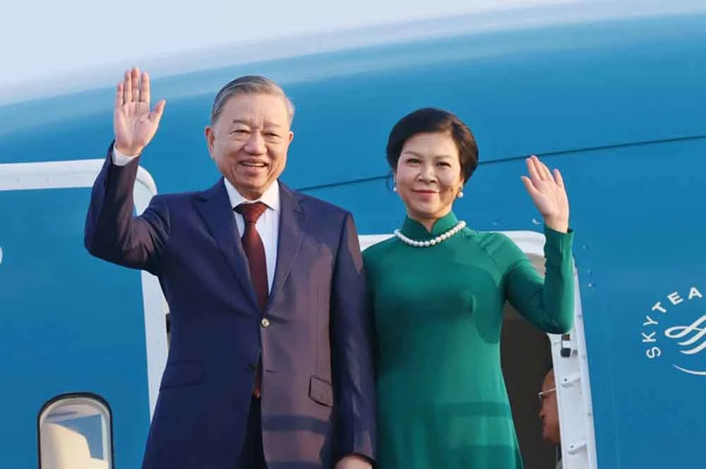 Tổng Bí thư Tô Lâm và Phu nhân lên đường thăm chính thức Malaysia. (Ảnh: TTXVN)