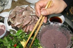 Sức khỏe - Ăn thịt chó bị đánh bả, 8 người nhập viện