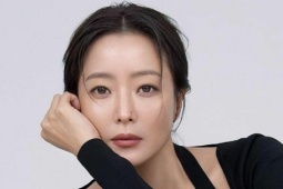 Làm đẹp - Kim Hee Sun dùng dầu ô liu để dưỡng da căng bóng