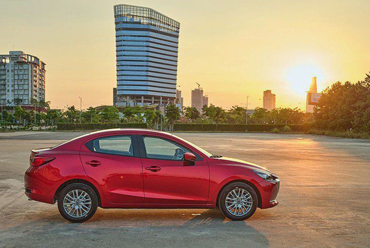 Doanh số xe sedan được chị em ưa chuộng Mazda 2 trong tháng 10/2024 - 3