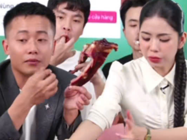 Quang Linh Vlogs xin lỗi vì livestream bán phải hàng kém chất lượng
