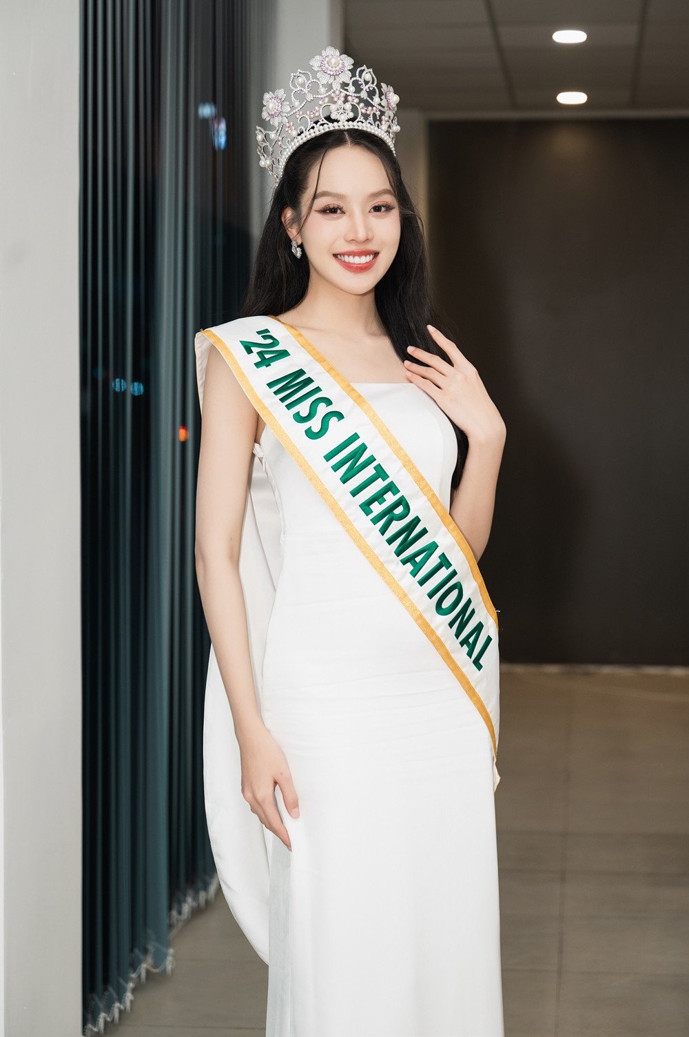 Lý do Miss International 2024 Thanh Thủy mang bộ mặt trắng bệch xuống máy bay - 1