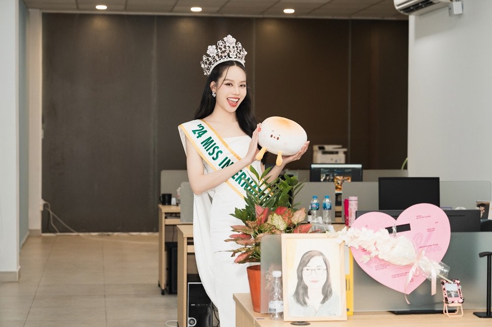 Lý do Miss International 2024 Thanh Thủy mang bộ mặt trắng bệch xuống máy bay - 3