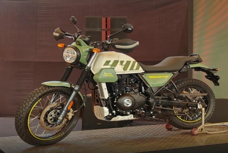 Trình làng 2025 Royal Enfield Scram 440 màu xanh quân sự, đẹp hút mắt