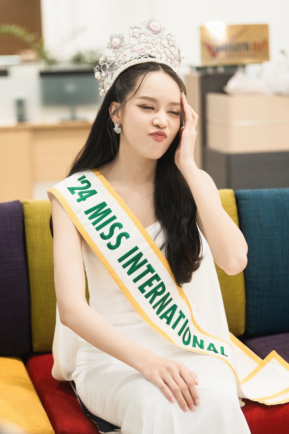 Lý do Miss International 2024 Thanh Thủy mang bộ mặt trắng bệch xuống máy bay - 7