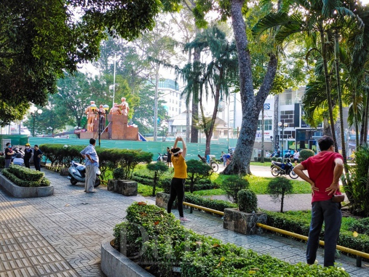 Buổi sáng rộn ràng, nhộn nhịp tại công viên Âu Lạc Q.5 với nhiều hoạt động, sinh hoạt của người dân.